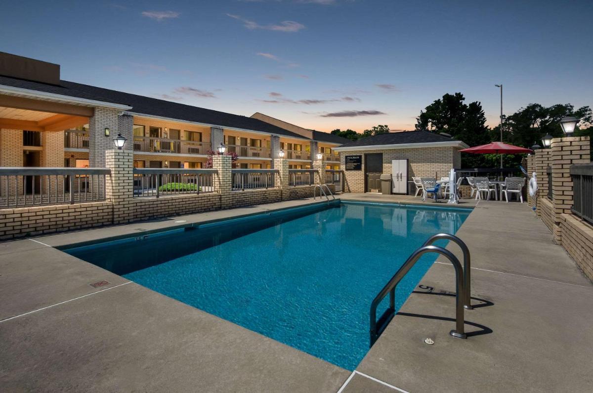 Popular attractions Area Nearby Property